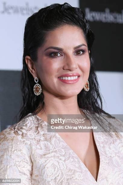 1,330 Sunny Leone Photos Stock Photos & High